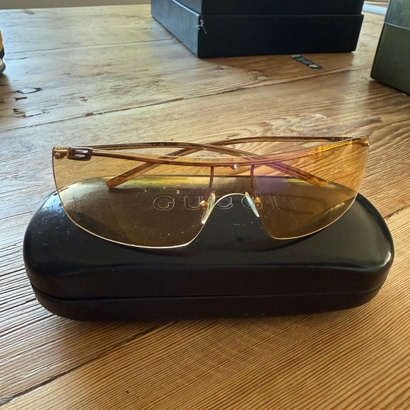 Gucci 1719 Rimless Shield Sunglasses, Gold with Rose Gold Tint Lens - Picture 2 of 10